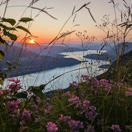 The Mountain Nest Hotel Talloires-Montmin Buitenkant foto